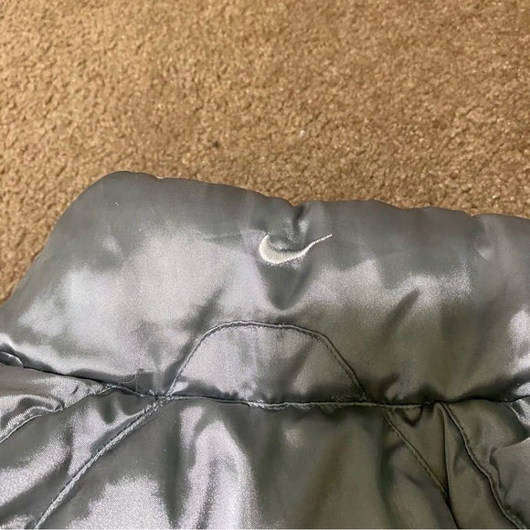 Nike Women’s Down Feather Filled Puffer Vest Reversible White Silver Size Small - Picture 12 of 16